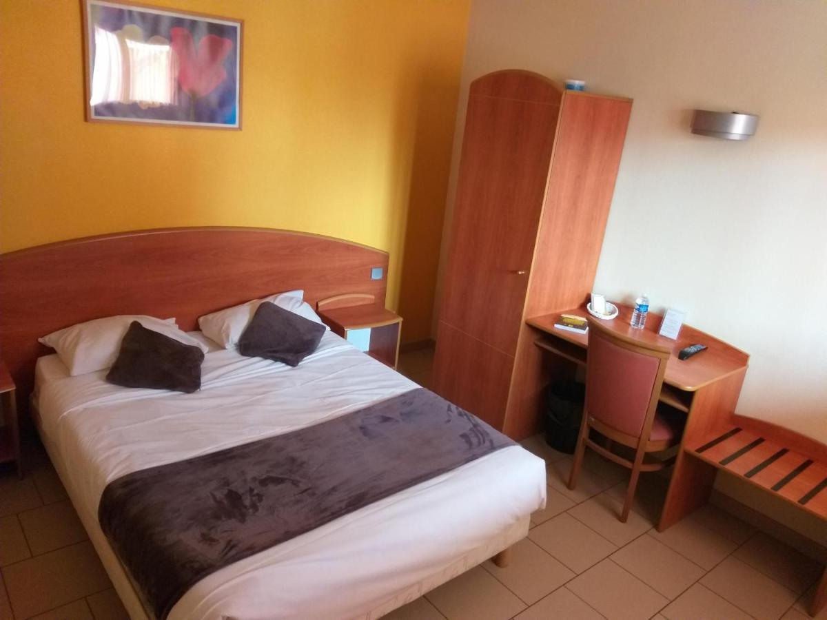 Logis Hotel - Les Paturelles Avesnelles Buitenkant foto