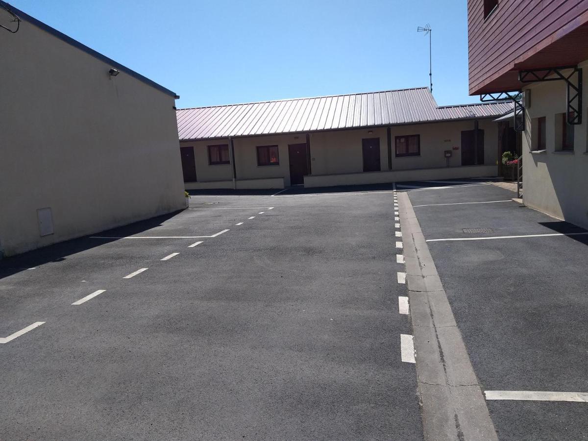 Logis Hotel - Les Paturelles Avesnelles Buitenkant foto
