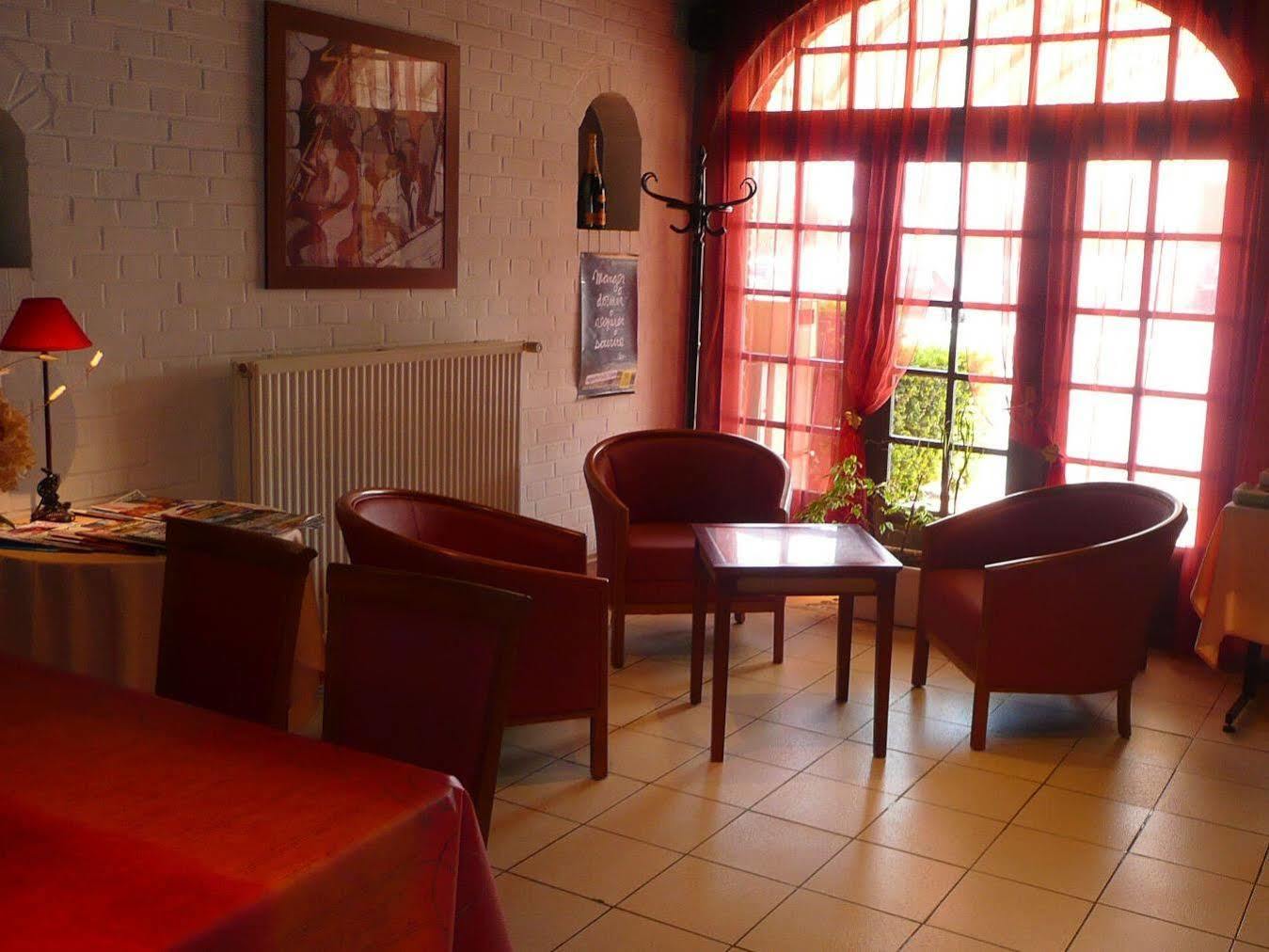 Logis Hotel - Les Paturelles Avesnelles Buitenkant foto