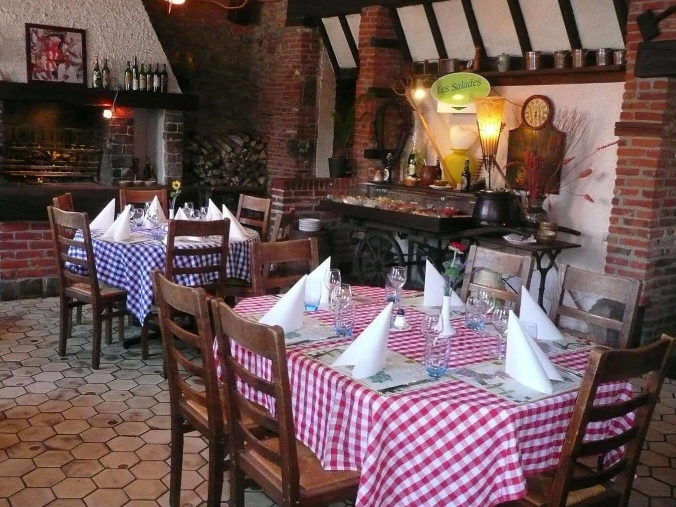 Logis Hotel - Les Paturelles Avesnelles Buitenkant foto