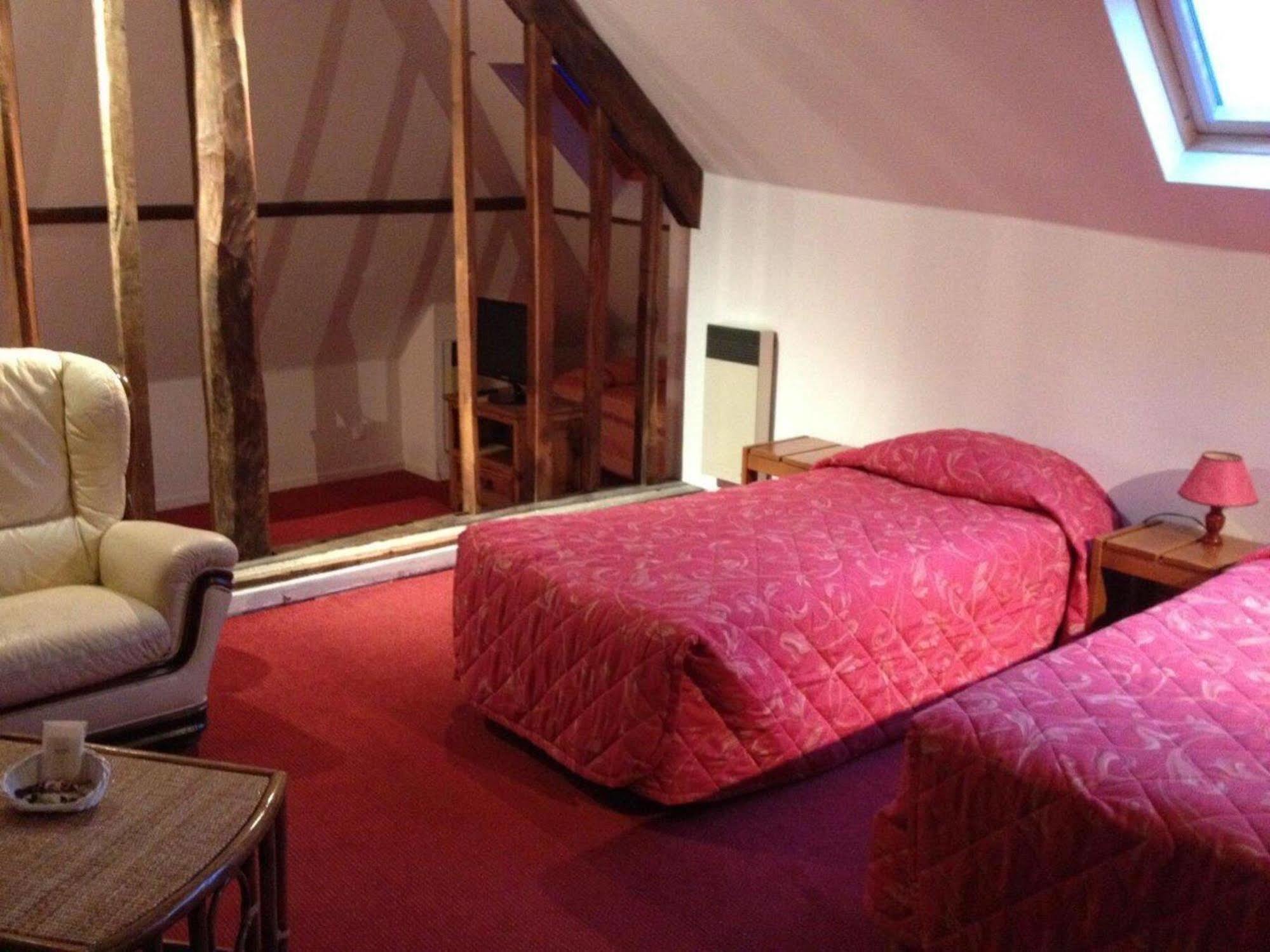 Logis Hotel - Les Paturelles Avesnelles Buitenkant foto
